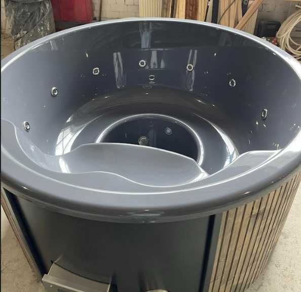 Джакузи с всички екстри НАЛИЧНИ