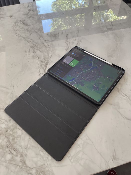 iPad Pro 12.9 (2021) + Apple Pencil + Case