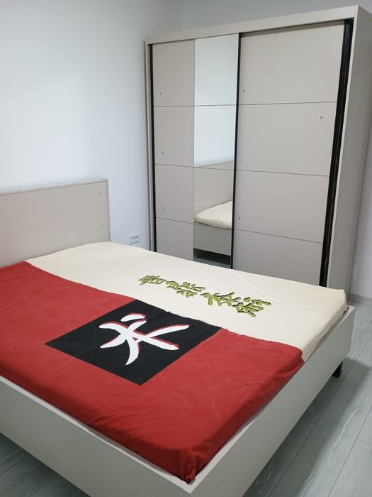 Închiriez apartament cu 3 camere