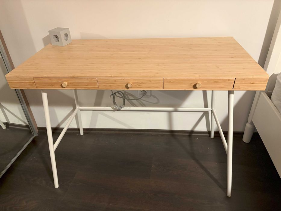 Стилно бамбуково бюро IKEA LILLÅSEN – като ново