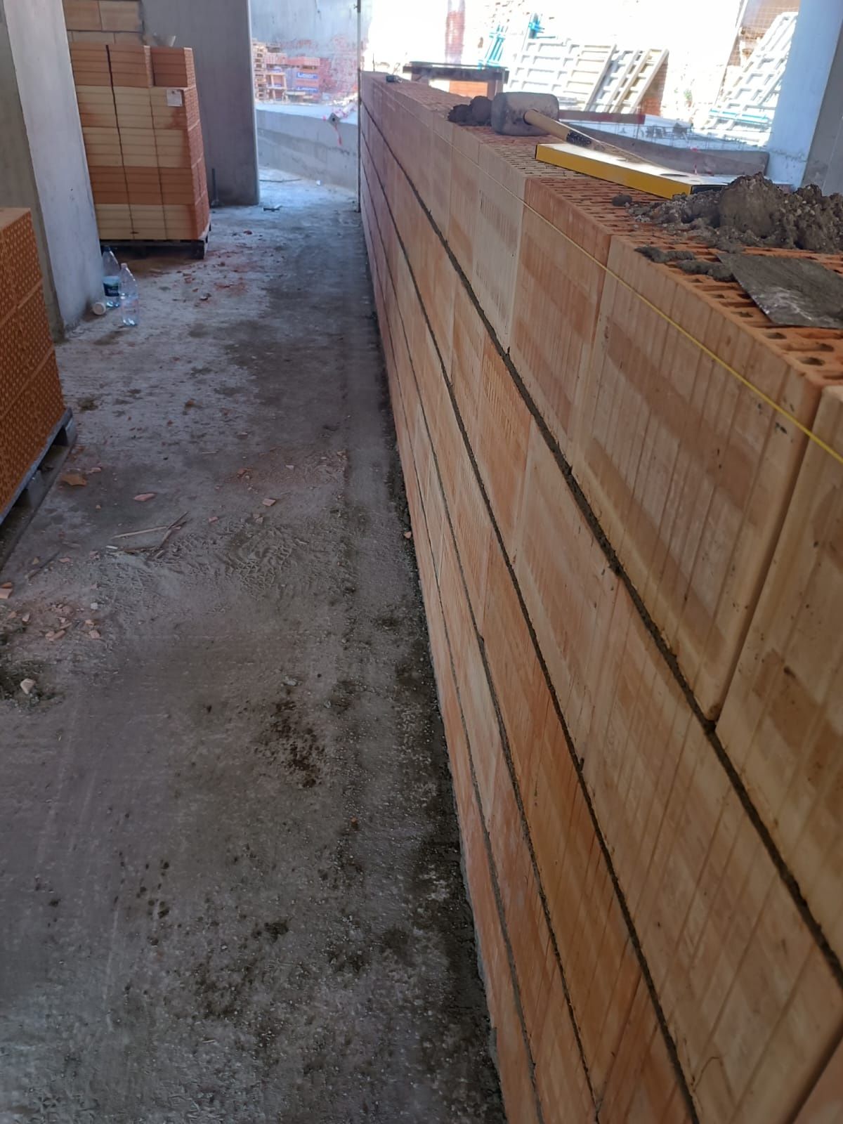 Construcții Rezidențiale cu Experiență – De la fundație la finisaje
