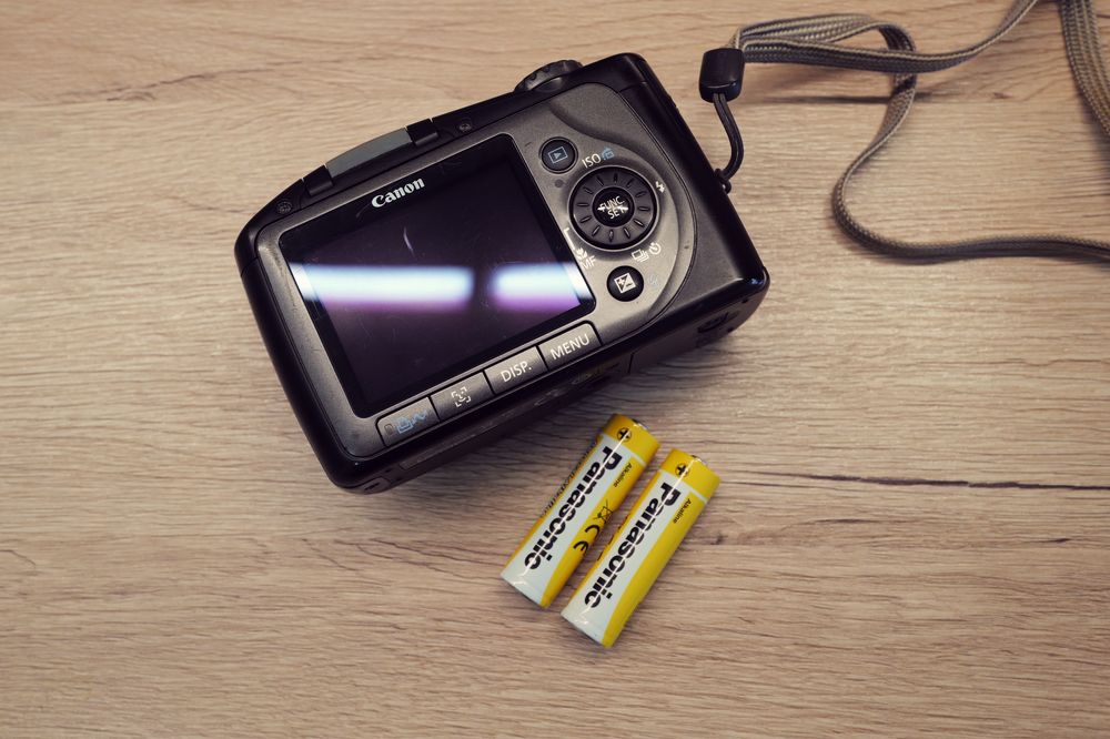 Aparat foto Canon Powershot SX100 IS digital impecabil baterii AA