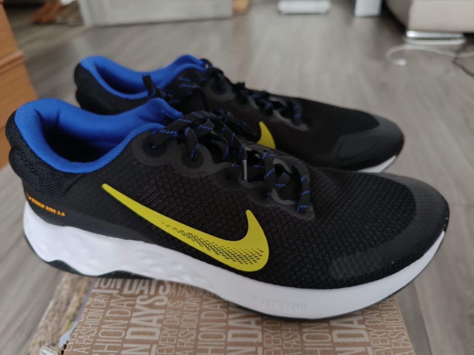 Papuci sport Nike Renew