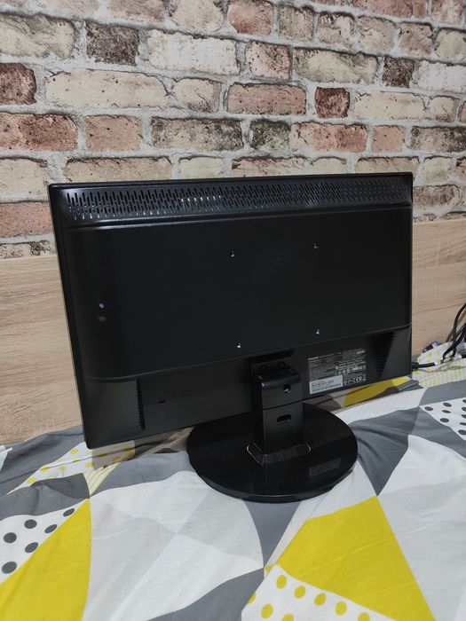 Монитор Philips 18.5"