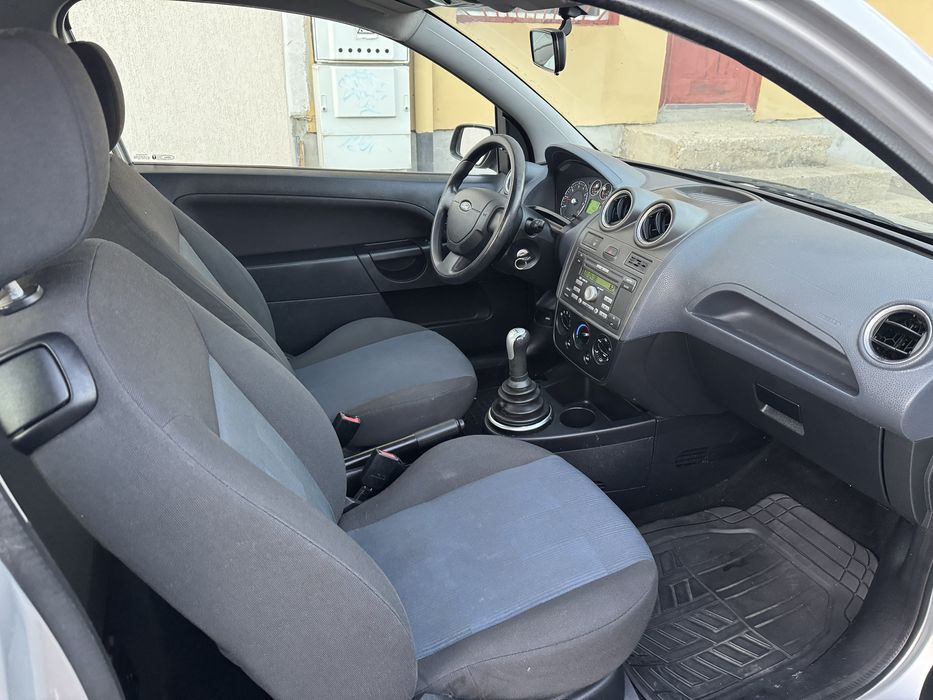 Ford Fiesta 1.4 benzina, aer conditionat