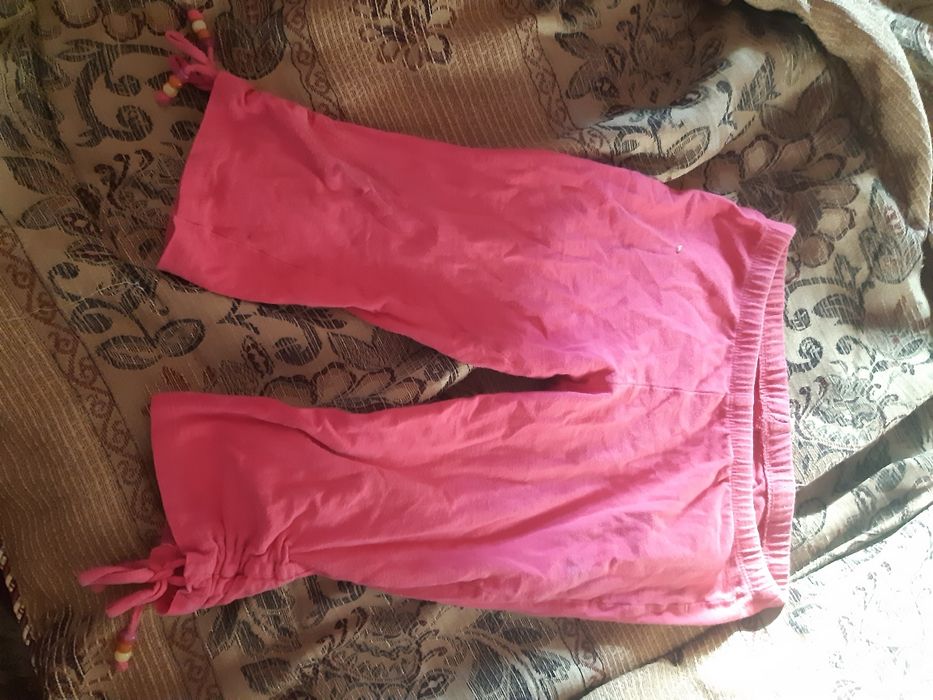 Pantaloni scurți pana la genunchi