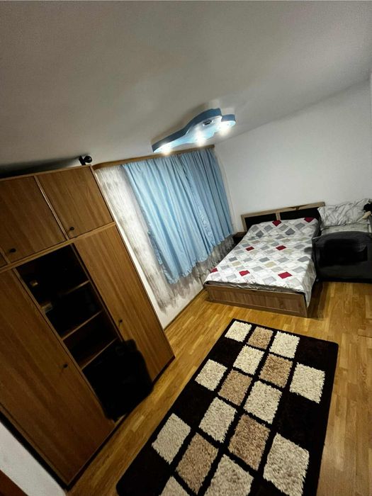 Închiriez Apartament 3 camere
