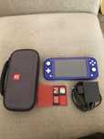Nintendo switch lite син с калъф и игри
