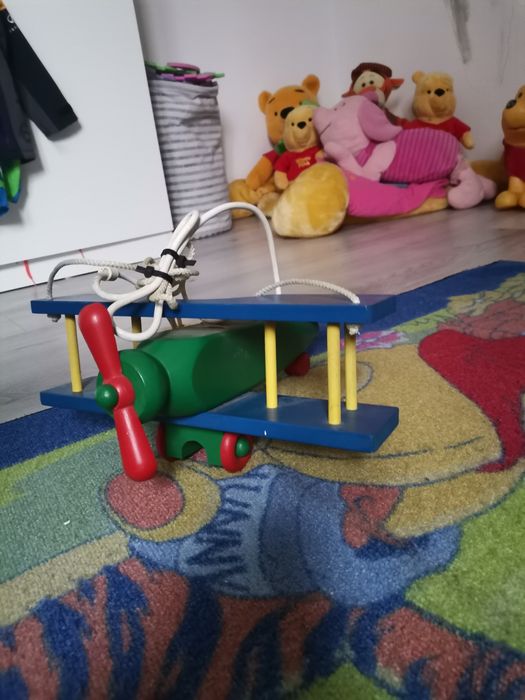 Cizmulițe Superfit si candelabru avion de lemn