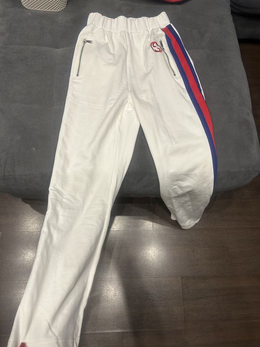 Gucci анцуг бял с лого