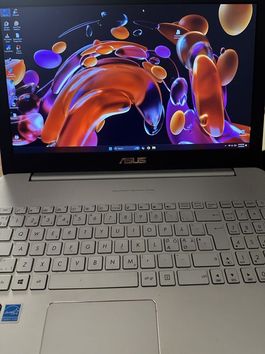 Vand laptop asus  i7 -6700HQ