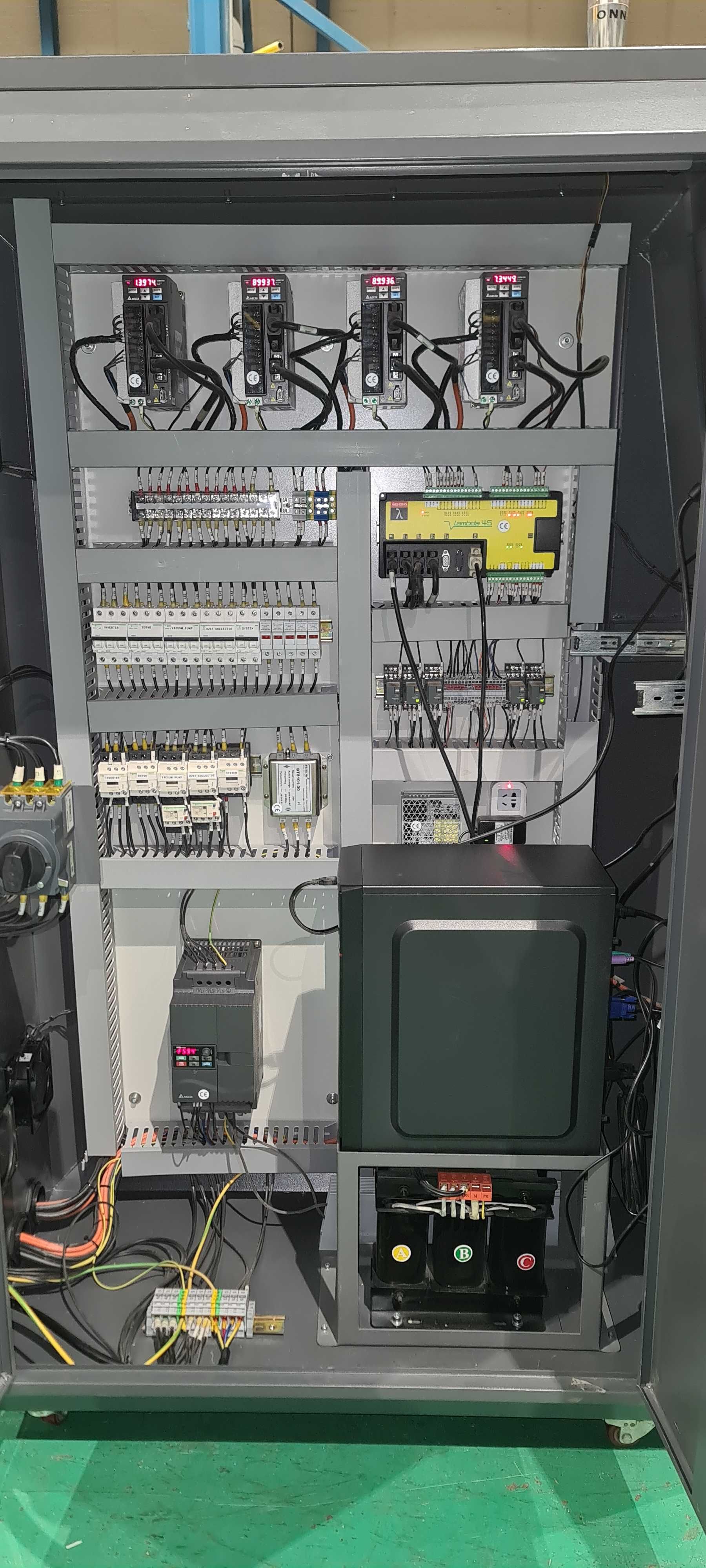 Router CNC Radecal Spartan ATC 9kW mana a doua garanție 6 luni