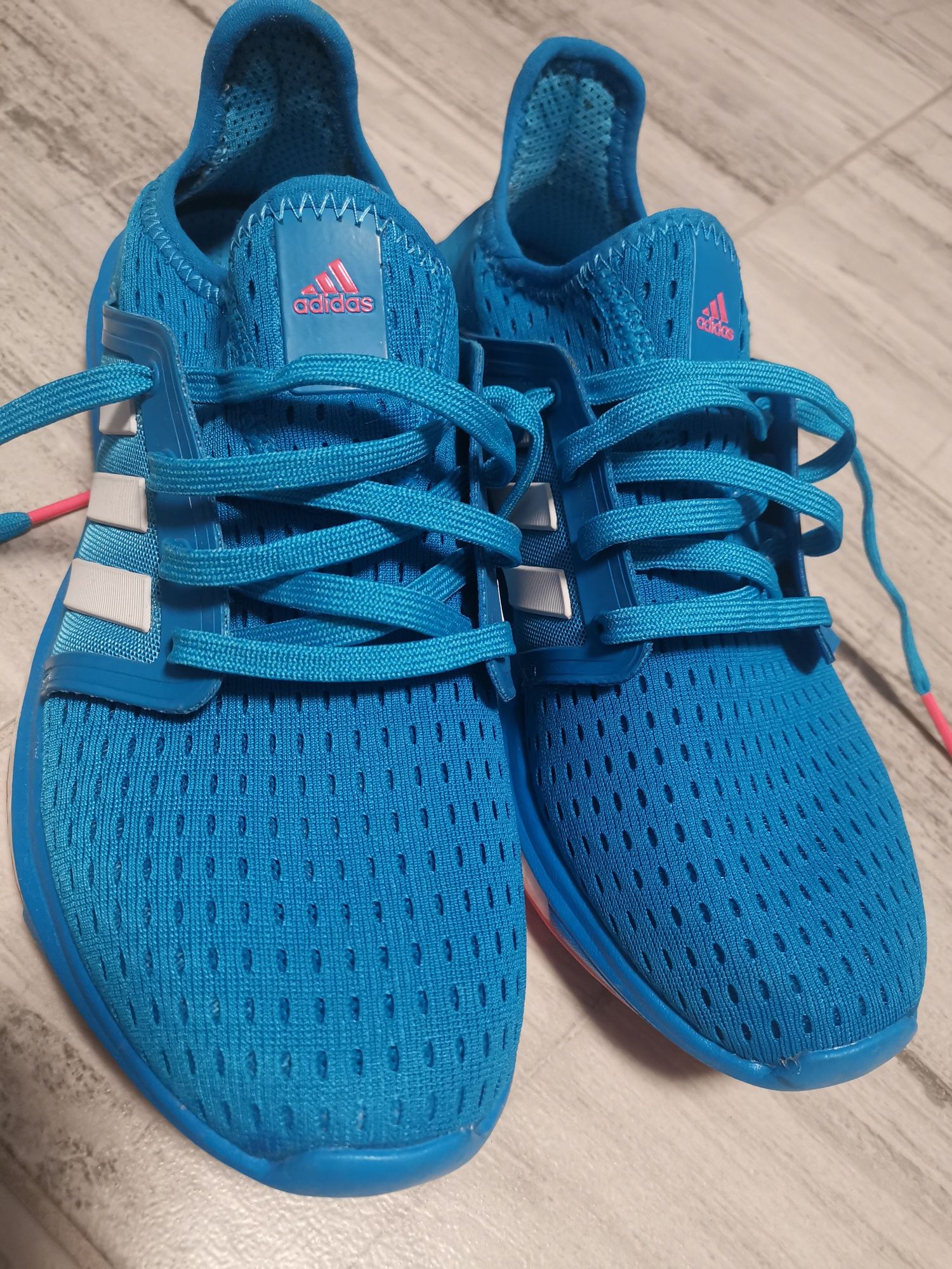 Маратонки Adidas 36.5