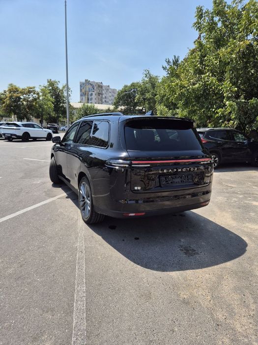 Leapmotor c16 2 pozitsiya 2025 hybrid