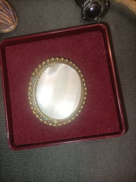 Broșă vintage sidef