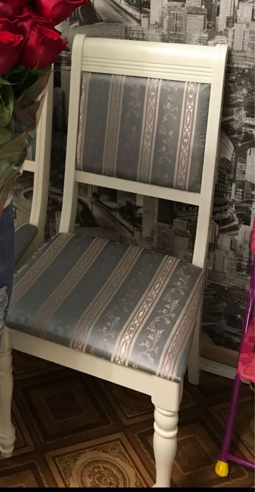 Продам стол и стулья