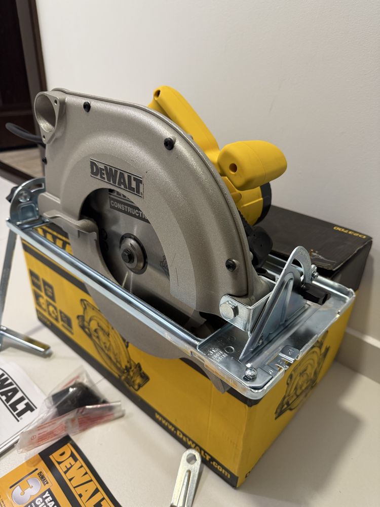 Fierastrau circular Dewalt D23700 electric 1750W, panza 235x30