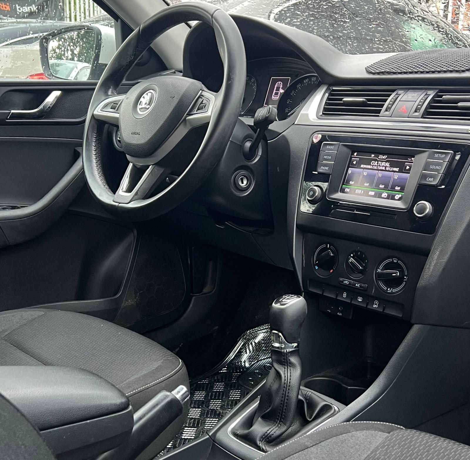 Vand Skoda Rapid 1.6 TDI * LED * fabr 2016 stare impecabila urgent