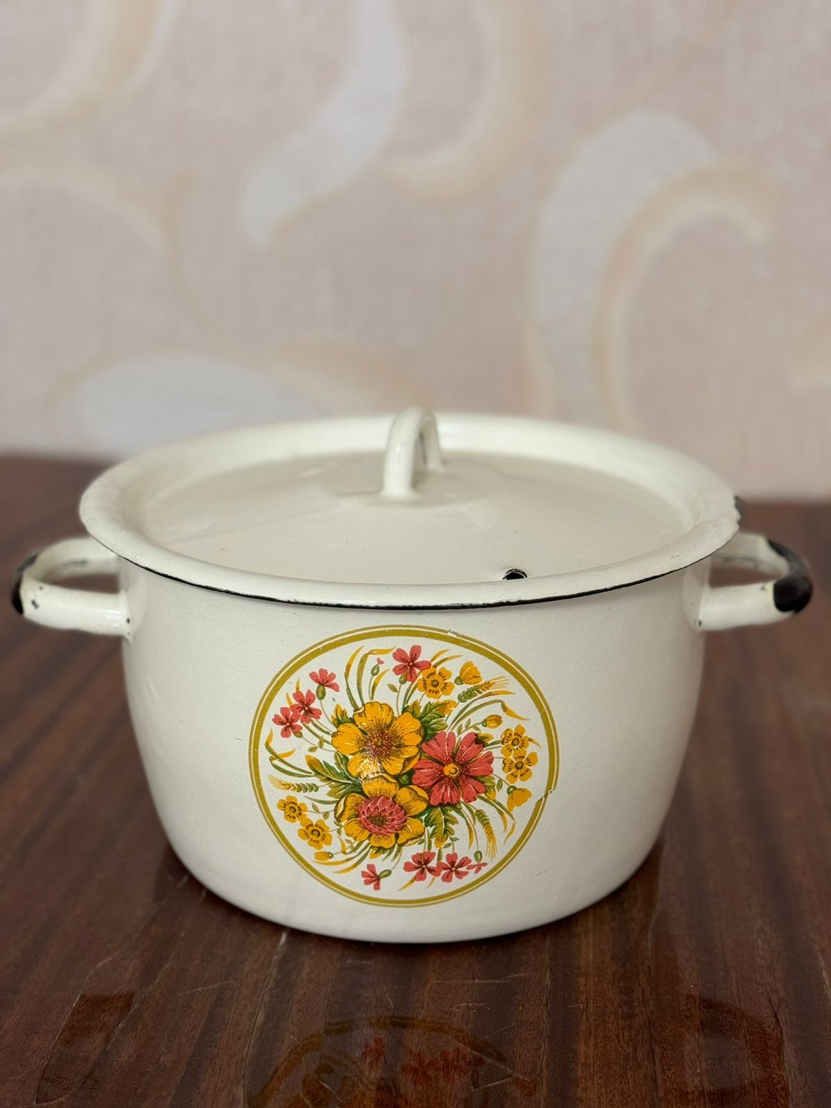Продам эмалированные кастрюли