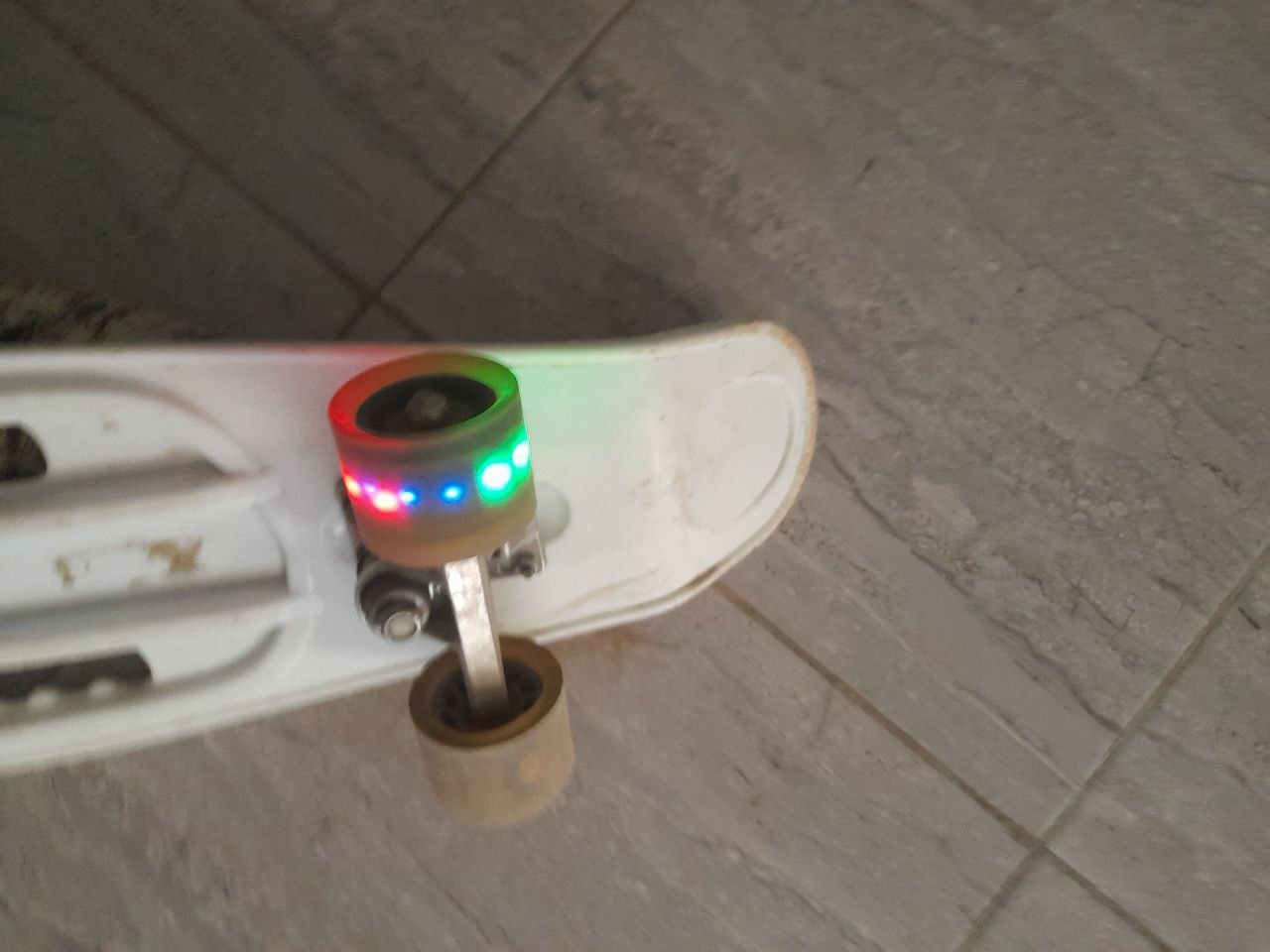 Skateboard sotiladi holati ideal