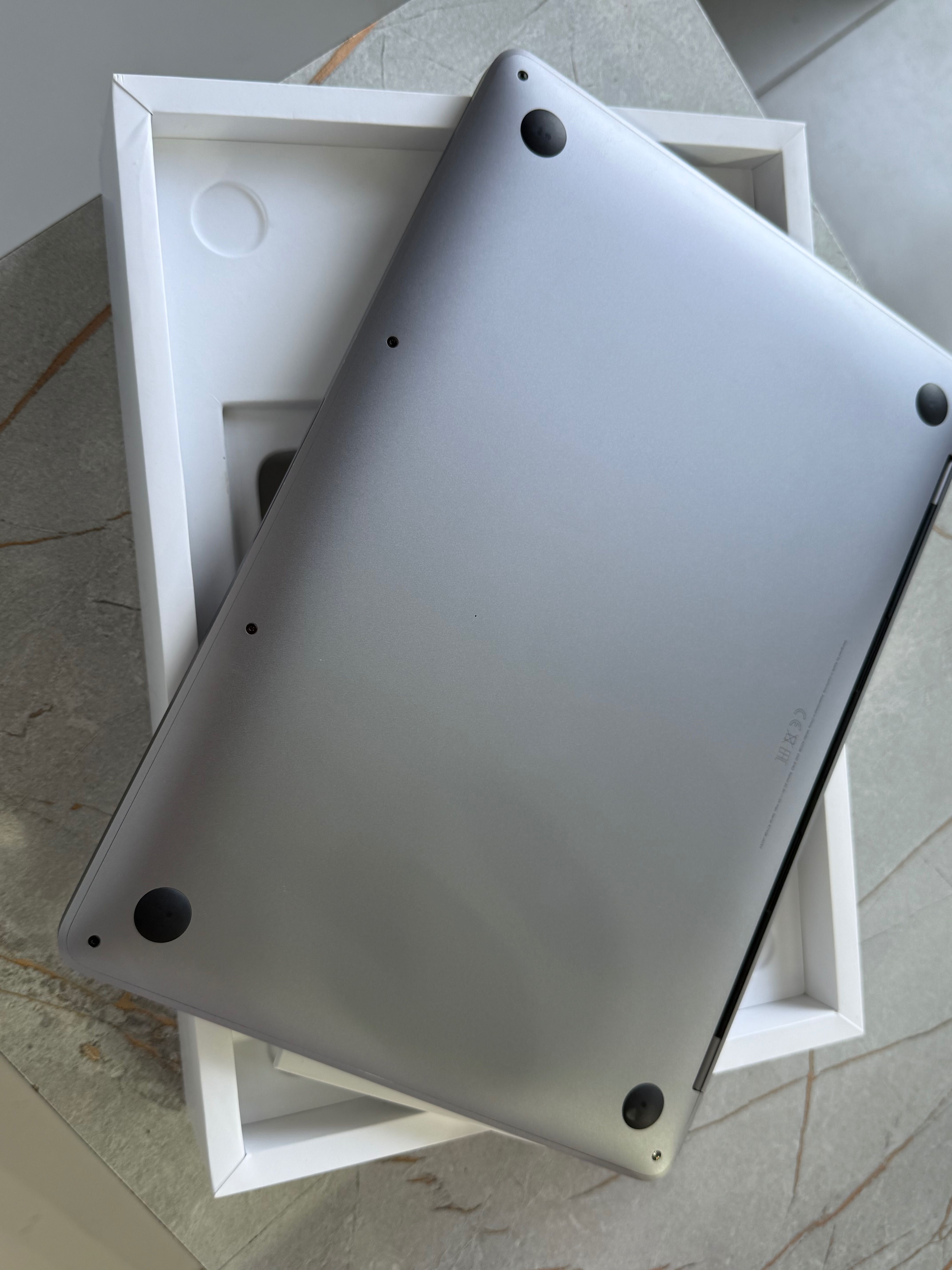 MacBook Pro M2 8/256Gb