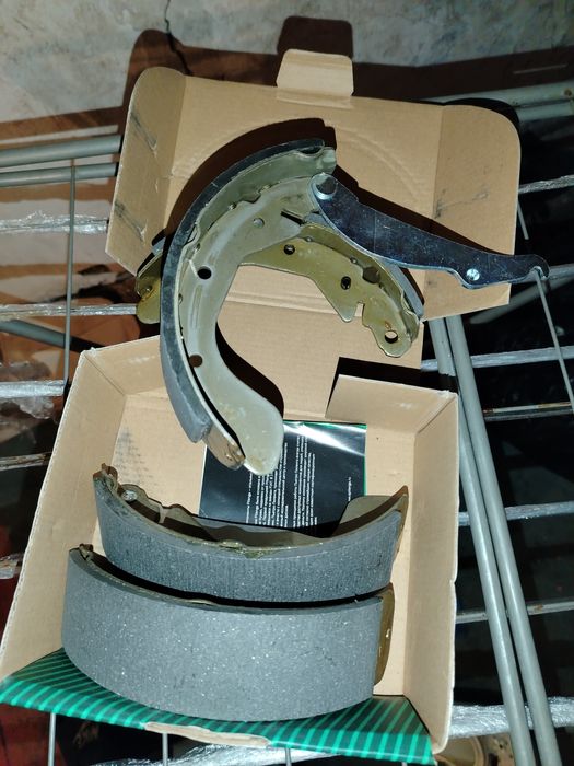 Продам колодки тормозные задние на заз шанс новые в упаковке