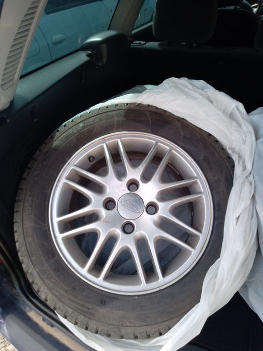Vând set genti aluminiu de 15 Ford focus 2023 cu cauciucuri