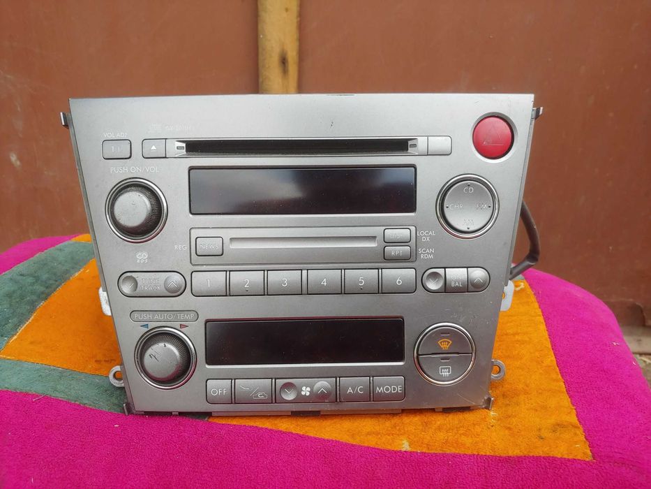 Продам штатную магнитолу на Subaru