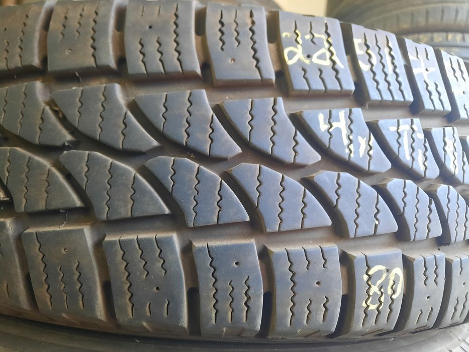 225/75/16С дот-4523,4бр.Бусови Зимни Гуми