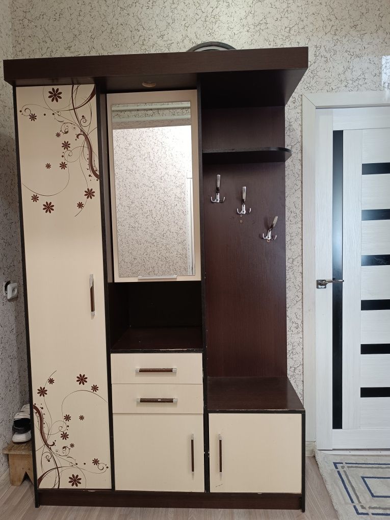 Продаётся прихожая