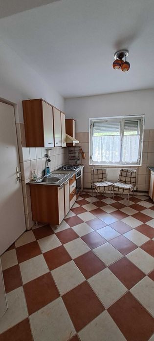 Casă cu 3 camere de vânzare