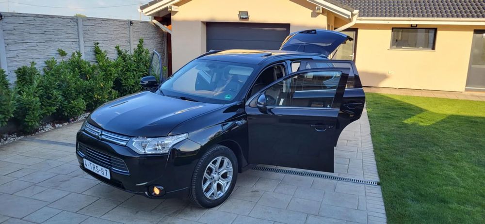 Mitsubishi Outlander PHEV 2014 InStyle – Hybrid Plug-In Cutie automata