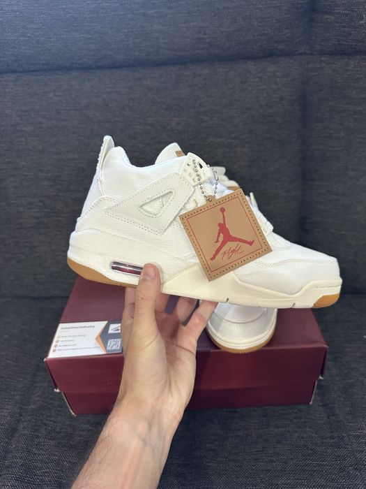 Air Jordan 4 Retro Levi’s White (Levi’s Tag)