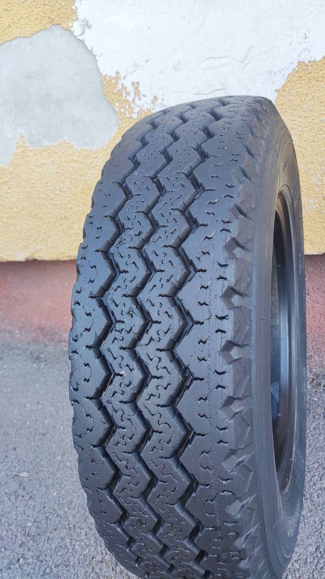 1бр. гуми 185/R/14 Michelin 8 PR, плата
8.5mm
Добро състояние на гумит