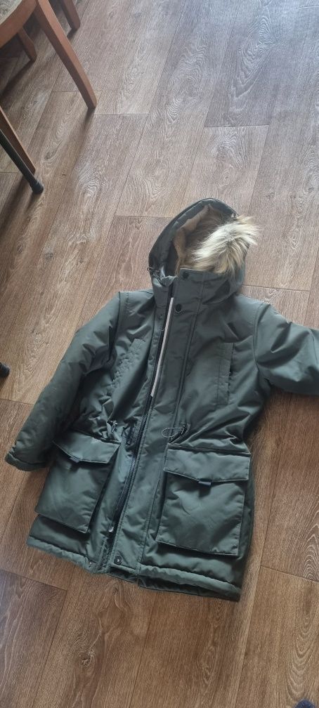 Продам куртку зимнюю на 9-10 лет