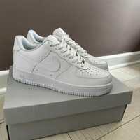 Nike Air Force 1 Triple White