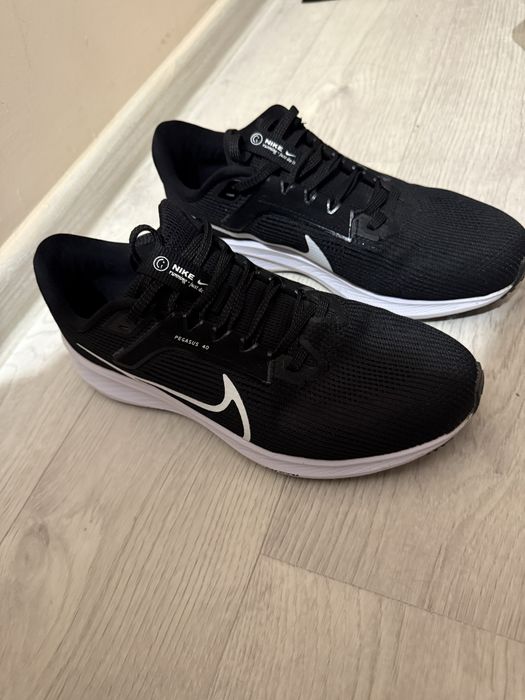 Продам кроссовки nike