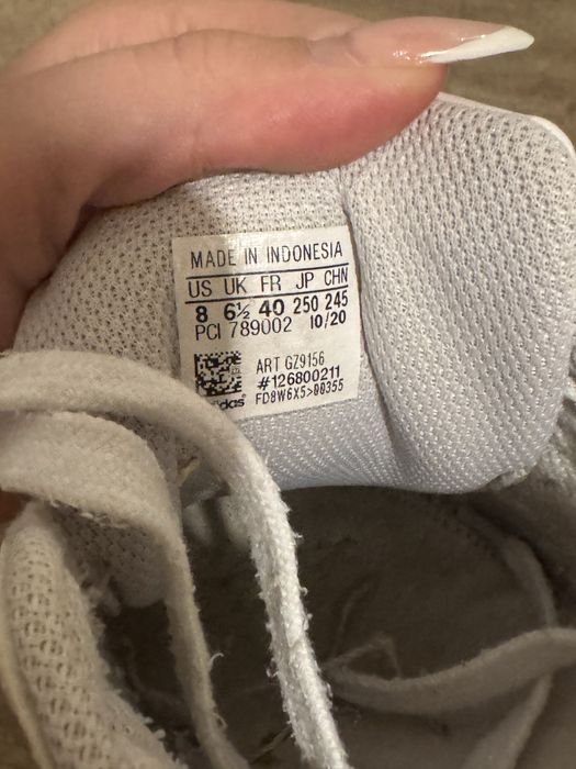 2 чифта обувки от Adidas