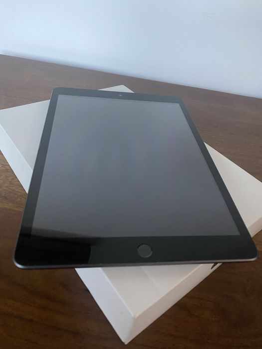 Ipad gen. 9, 64 GB + tastatura si husă