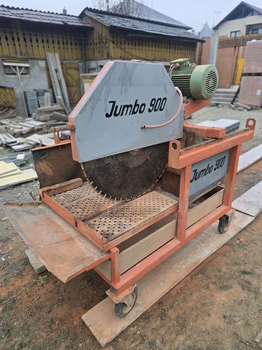 Masina taiat caramida sau piatra