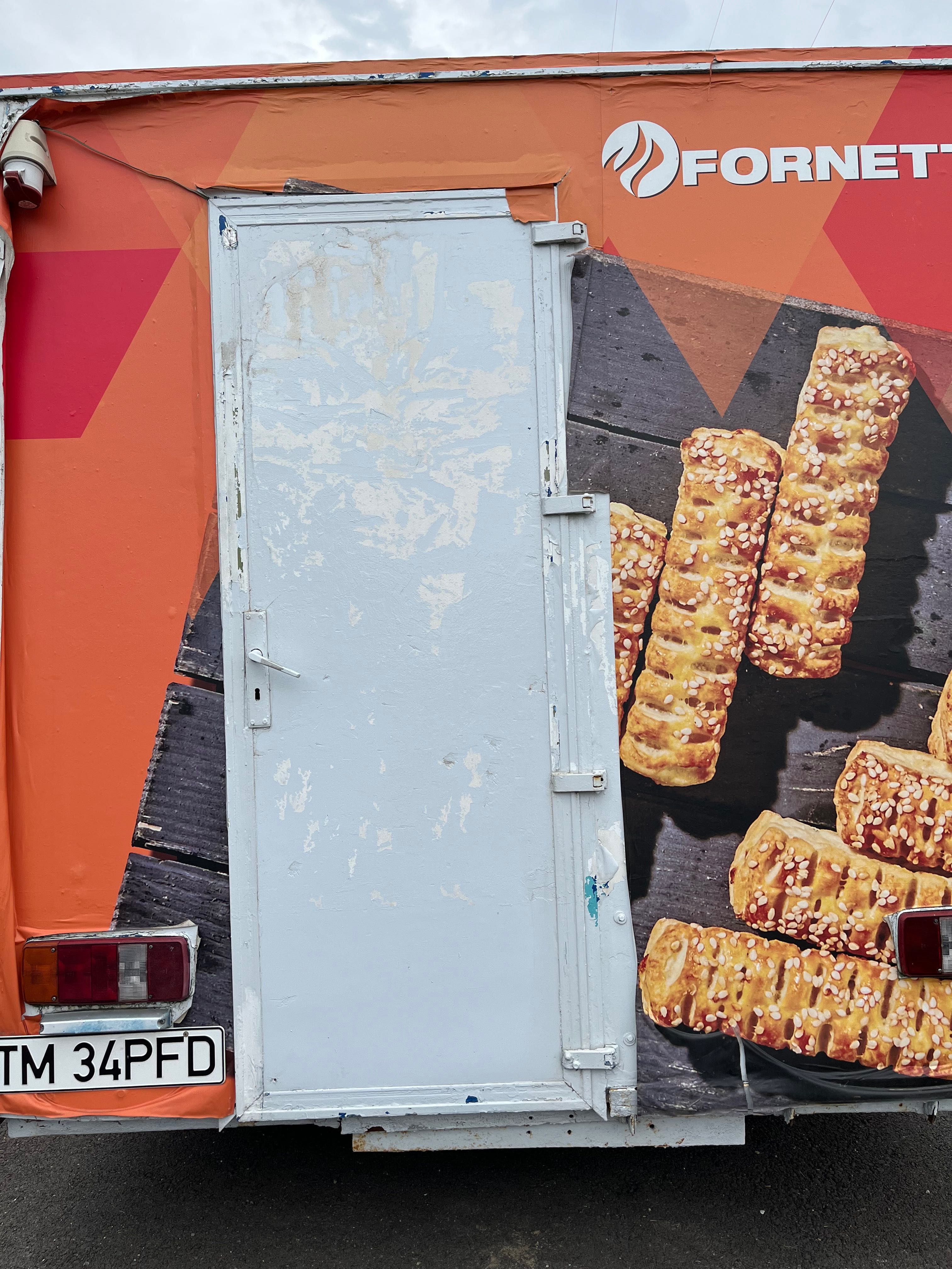 Ofer spre vânzare Mercedes MB100 Food truck
