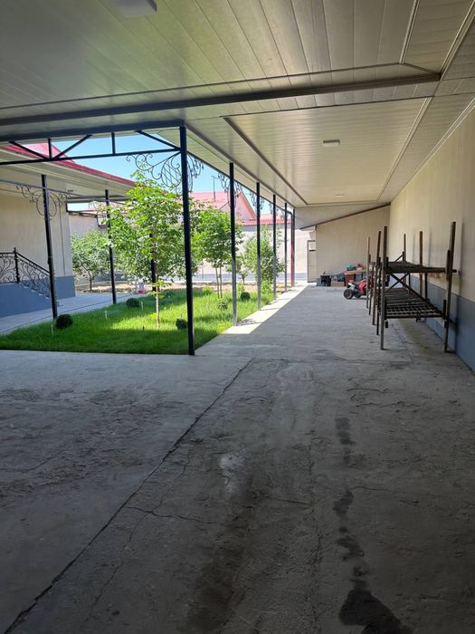 Hovli sotiladi 6 sotix 5 xona