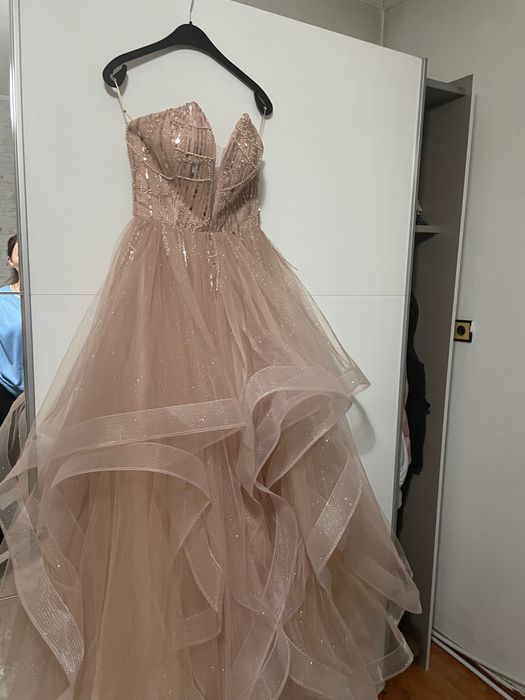 Бална рокля тип принцеса без обръч