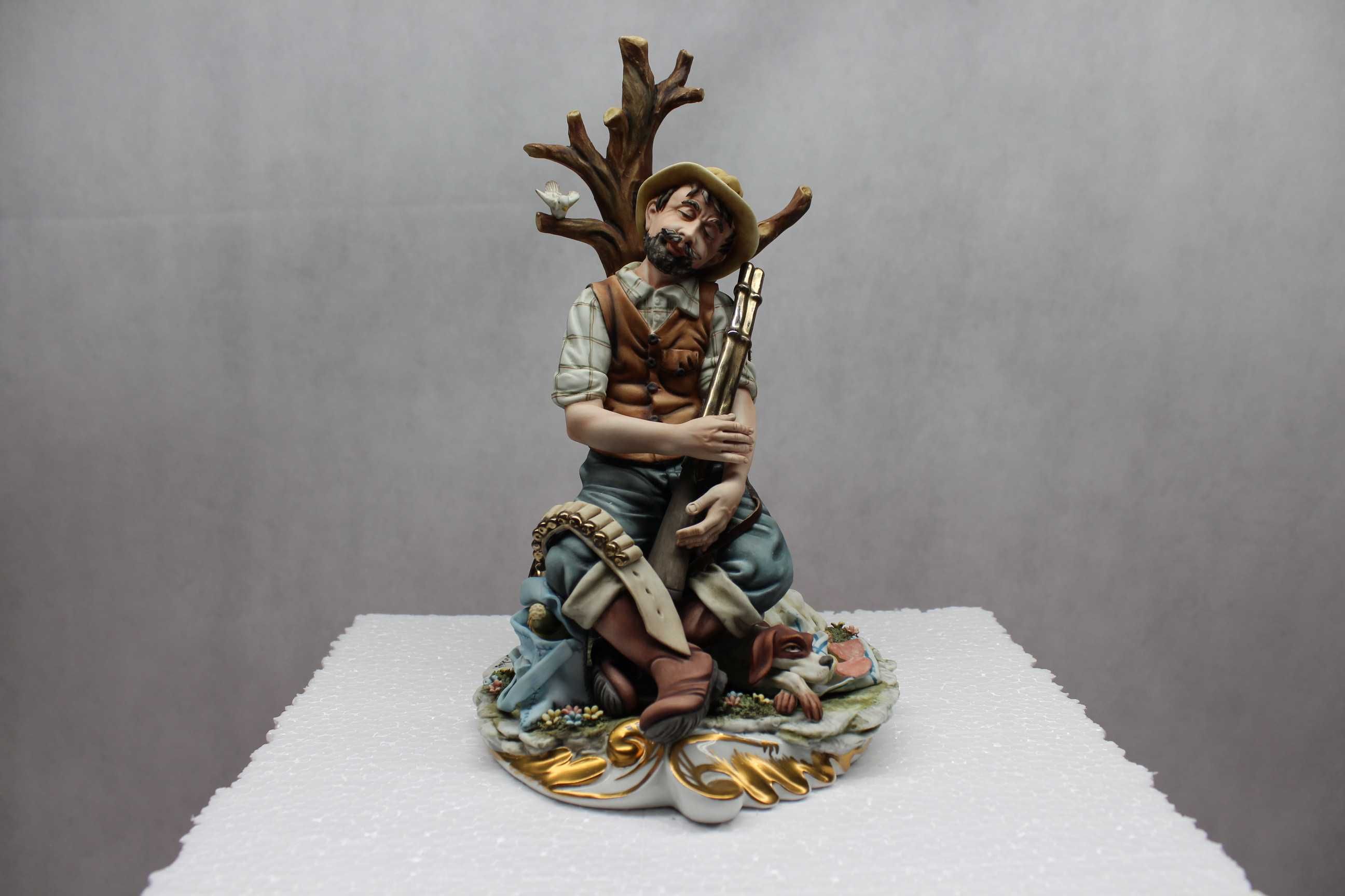 Статуэтка из фарфора Уставший Охотник Capodimonte Италия