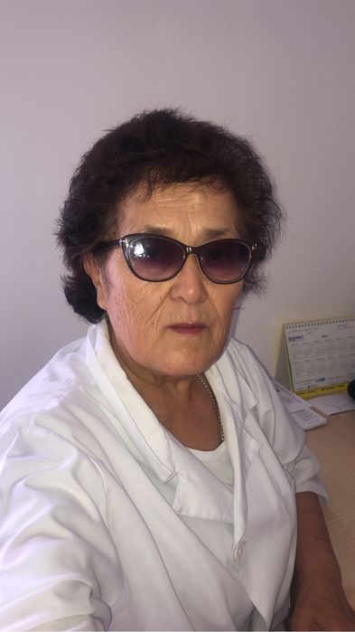 Врач высшей категории Отличник здравоохранения Приём взрослых и детей