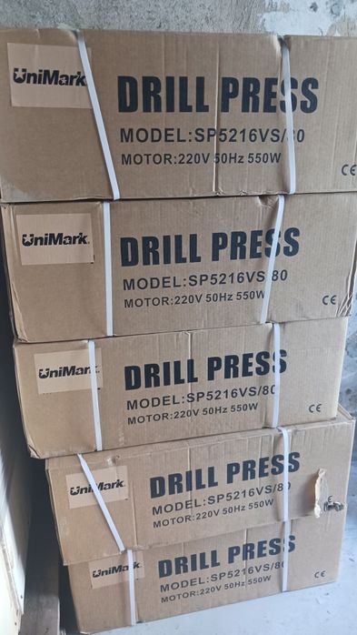 Настолна бормашина UNIMARK. С вариатор за  оборотите. Здрава,Нова