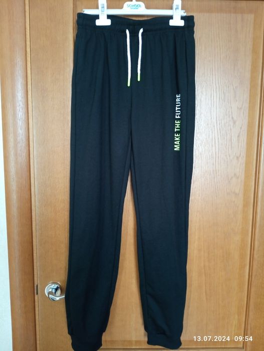 Новые спортивные штаны футурино 164см