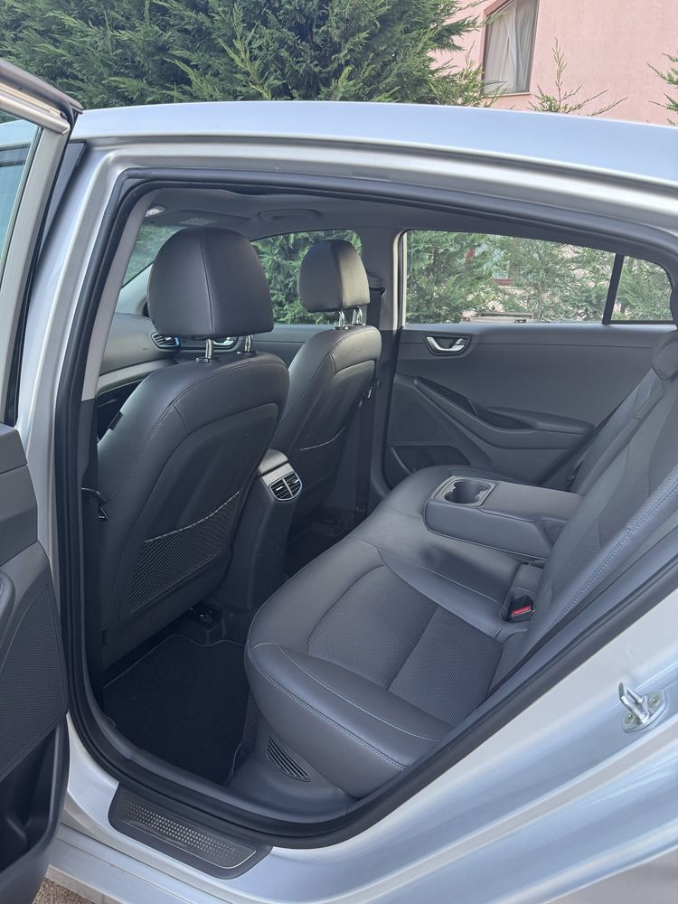 Hyundai IONIQ  /  PREMIUM Hybrid  /  2019