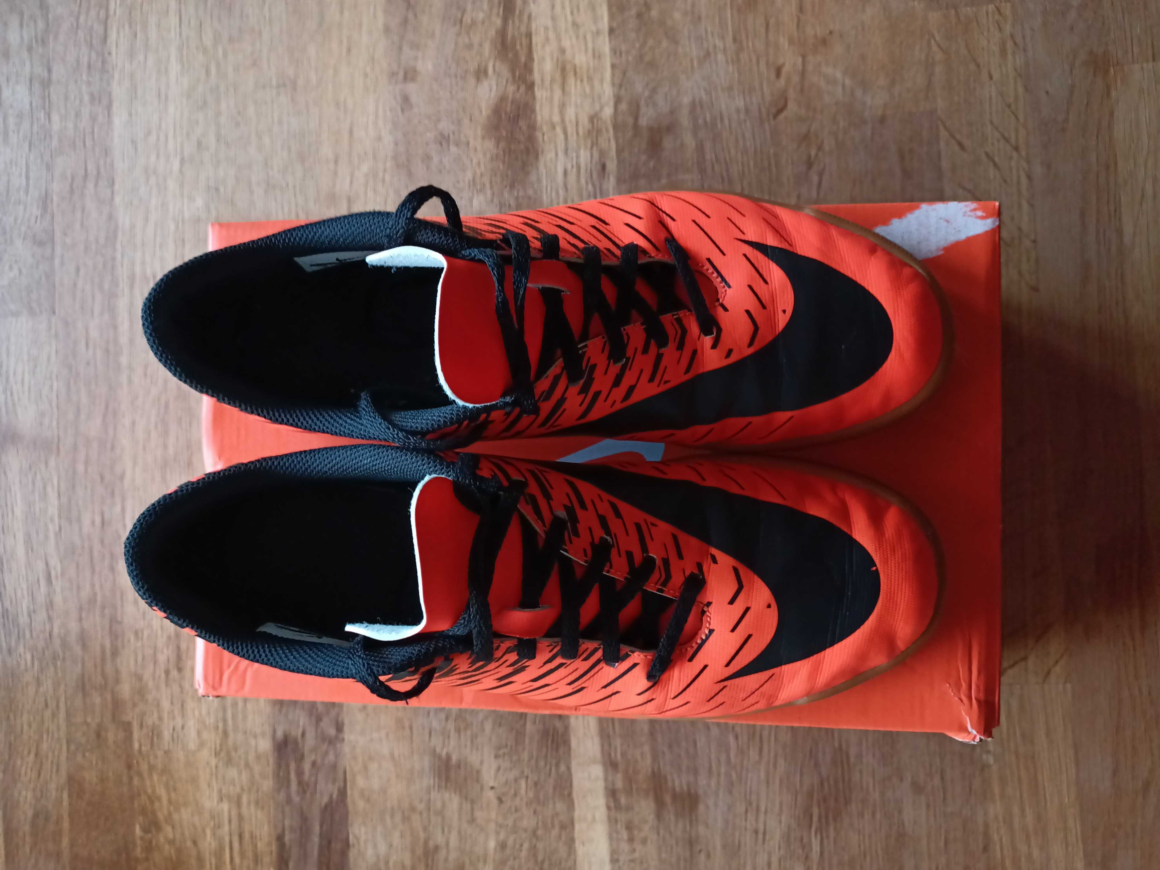 Футболни обувки Nike 44