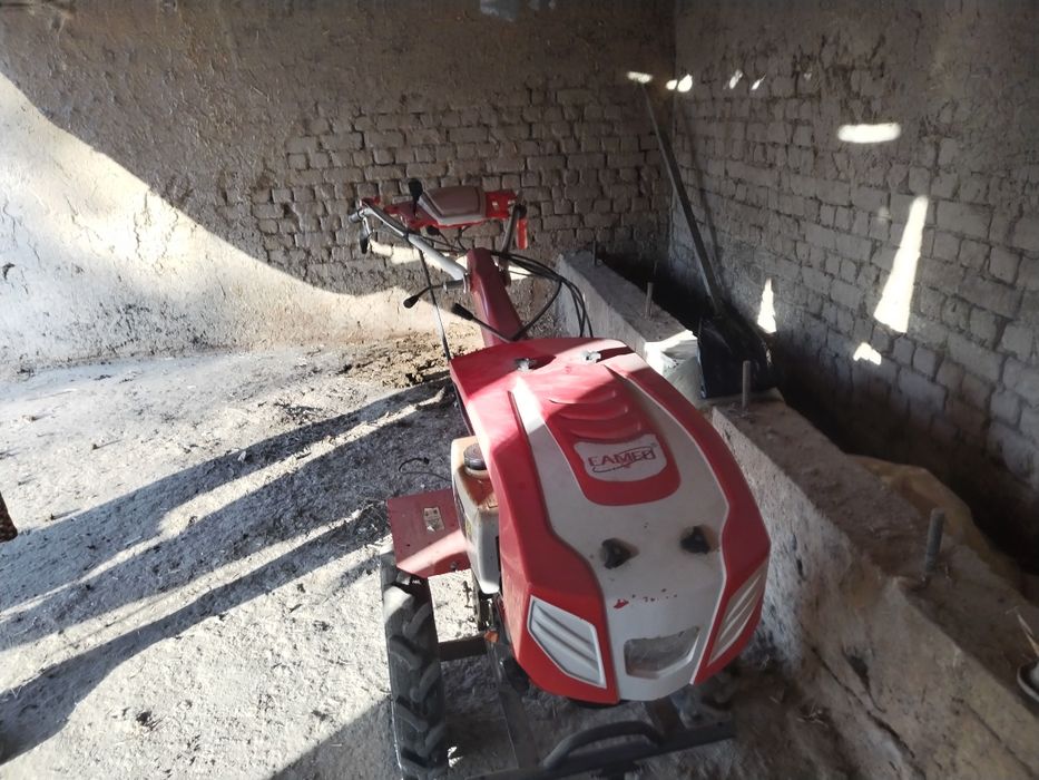 Мотоблок сотилади